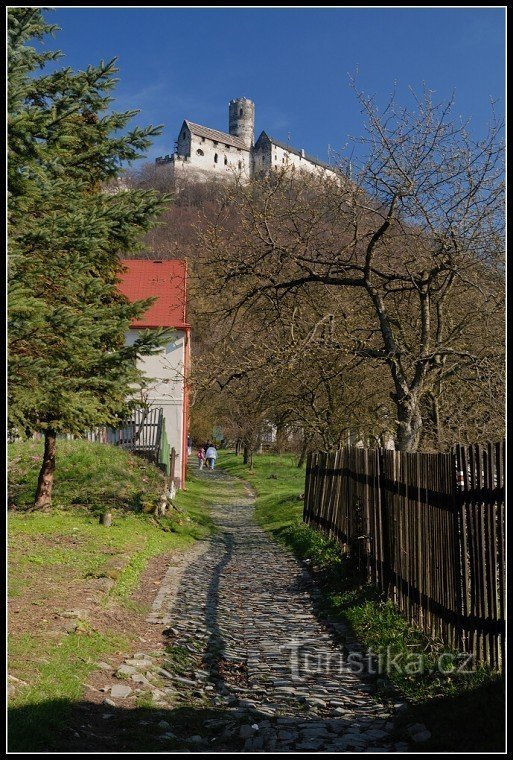 la strada per il castello