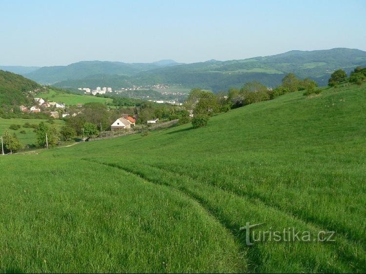 La strada per la torre di osservazione da Dobětice