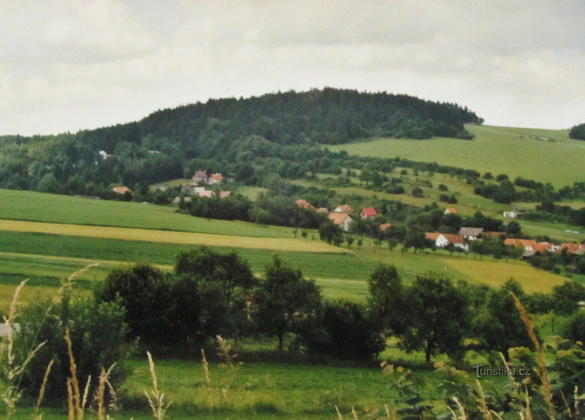 Путешествие в горную местность - 2. От Слоупа через Раец и Черную Гору до Лысице - ретро 2001 г.