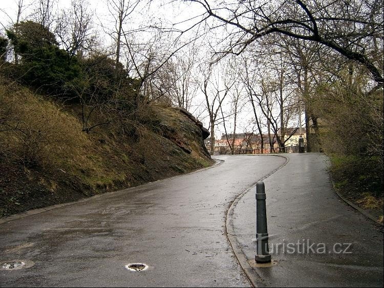 Cesta od Vojaškega muzeja