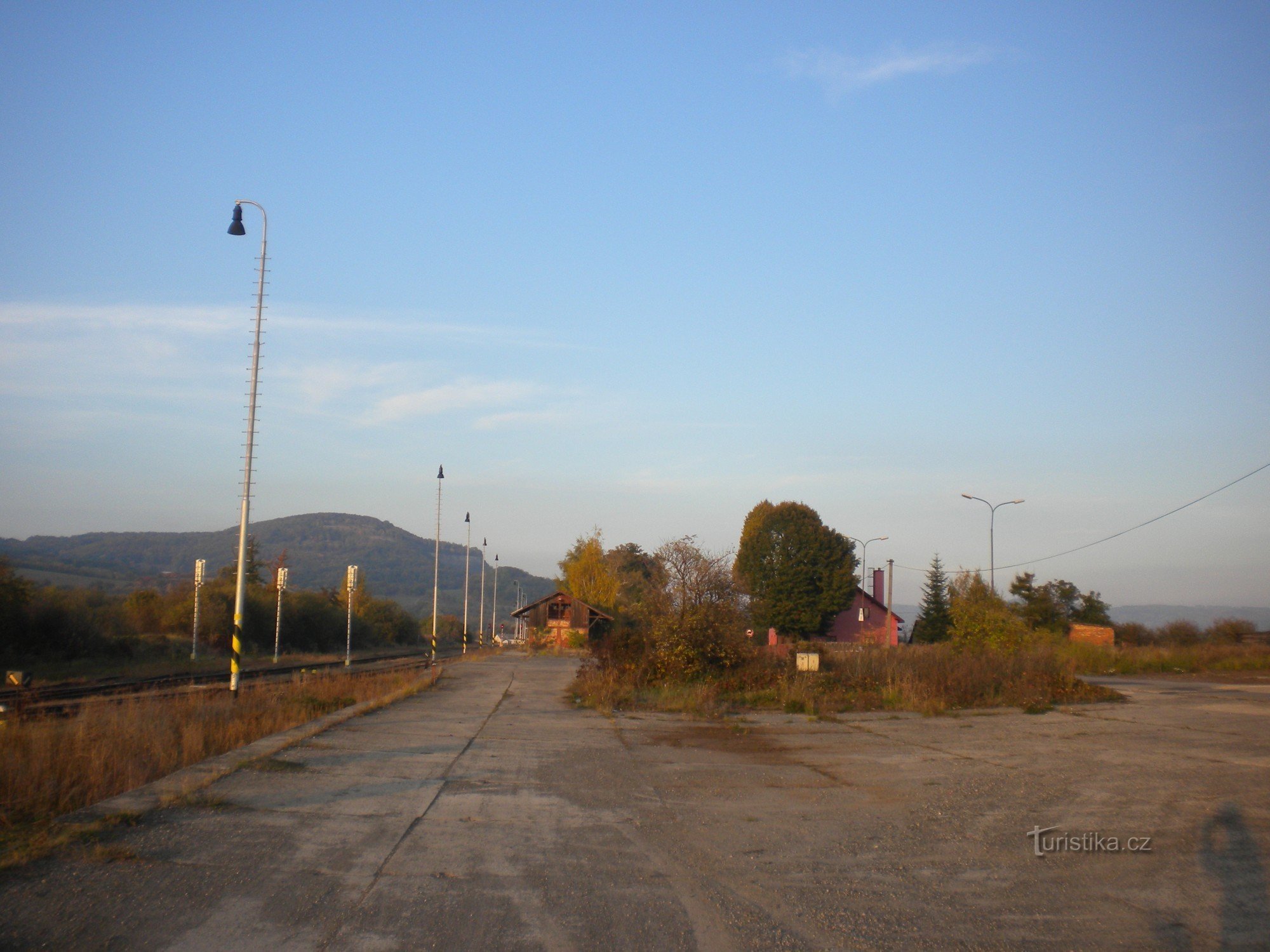 从车站的道路。