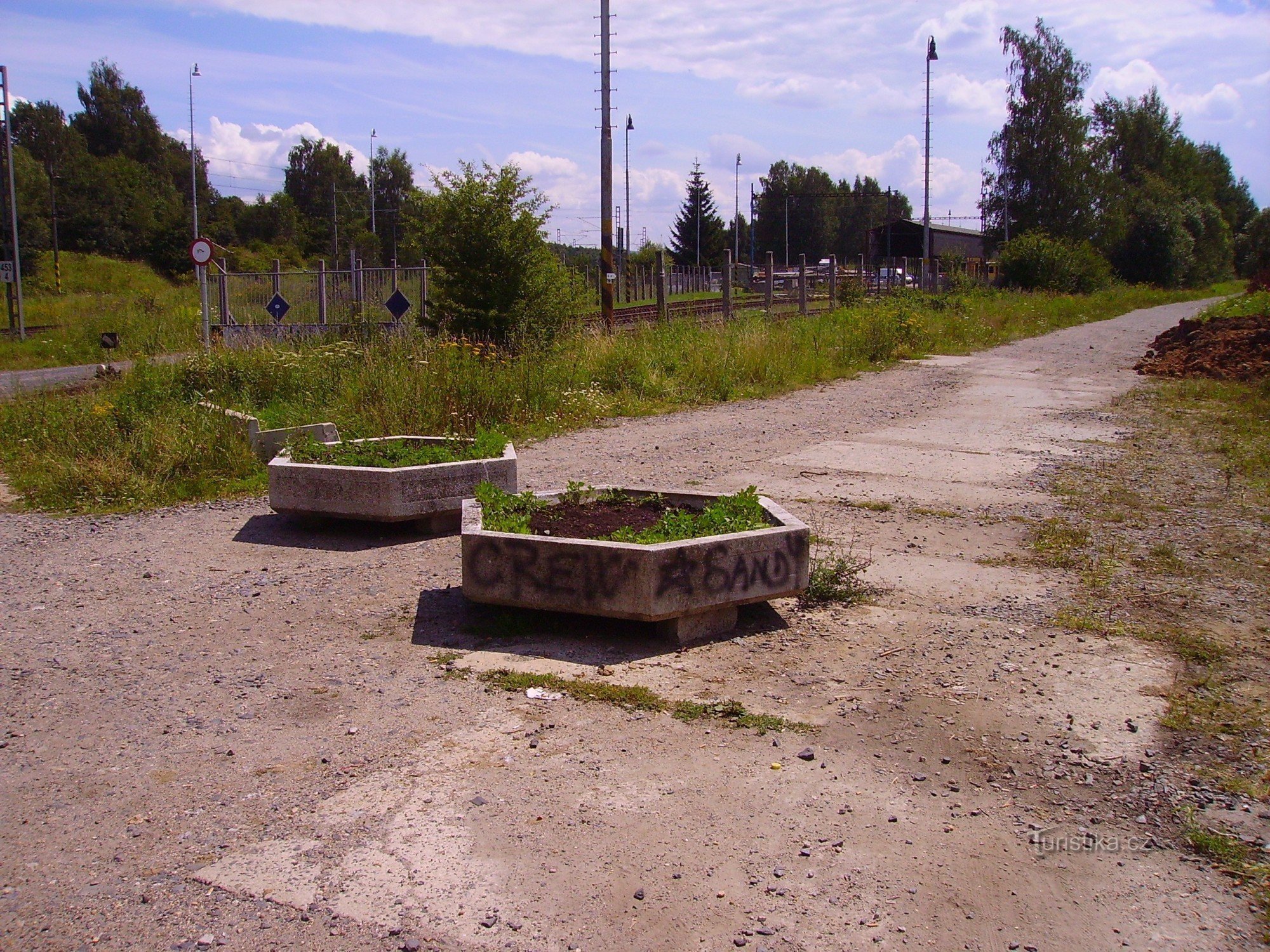 o caminho ao redor da colônia de jardinagem