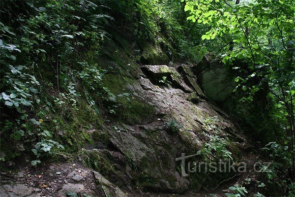 La route sur le rocher