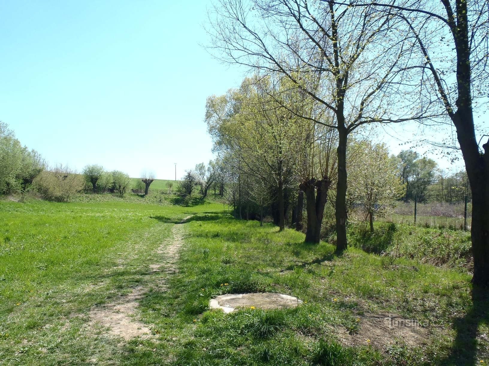 Cesta uz Roketnicu od Jiříkovice do auto stanice Rohlenka - 28.4.2012.