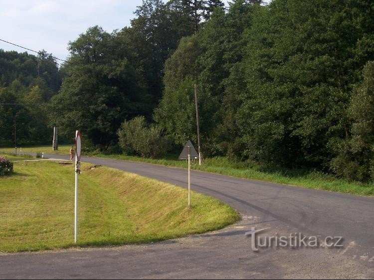 Caminho: vista da placa de sinalização em direção a Kyjovice