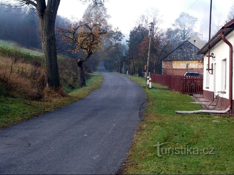 De weg door Skrbovice