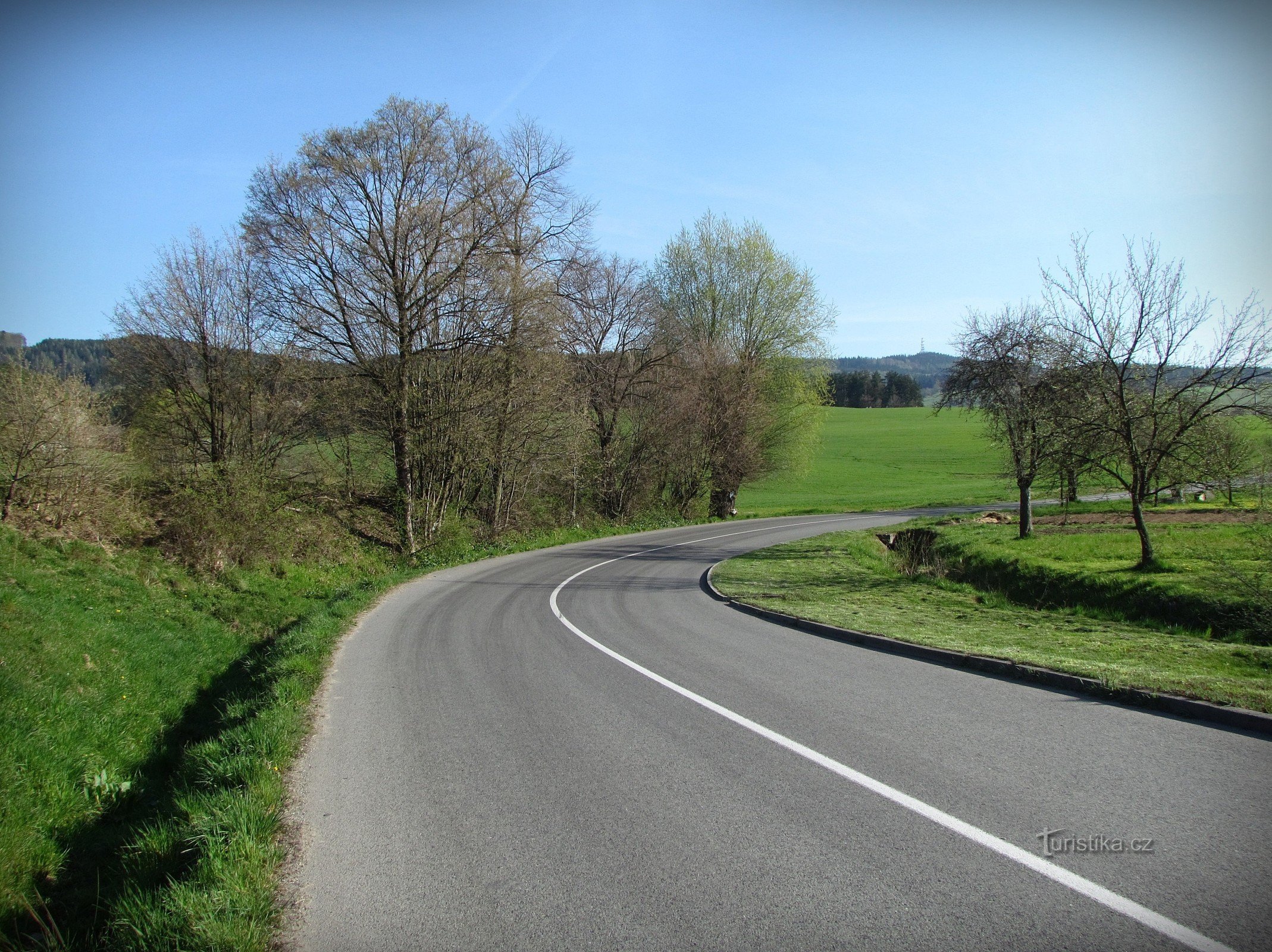 村からの道