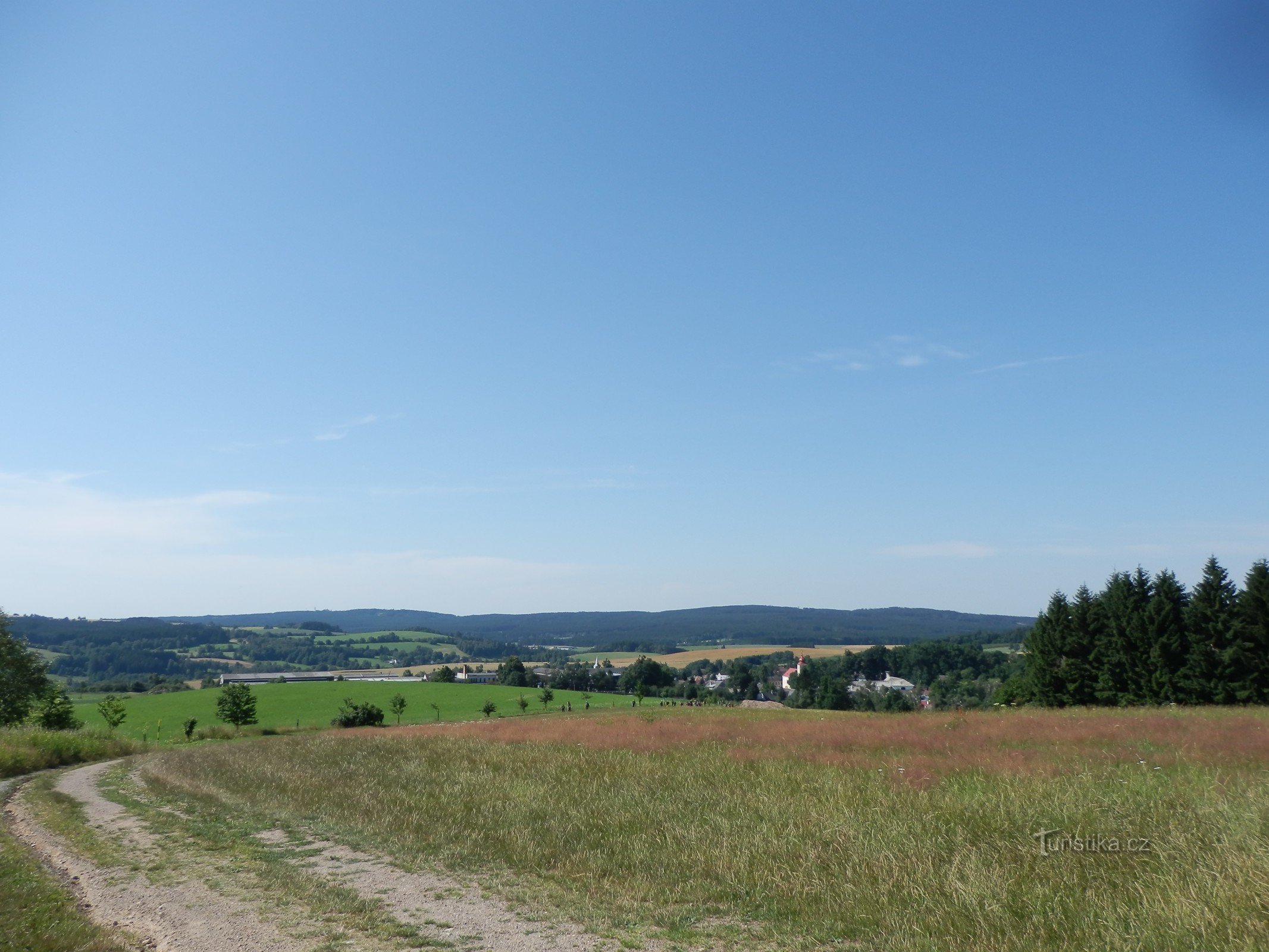 sur le chemin de la colline de Buchtů