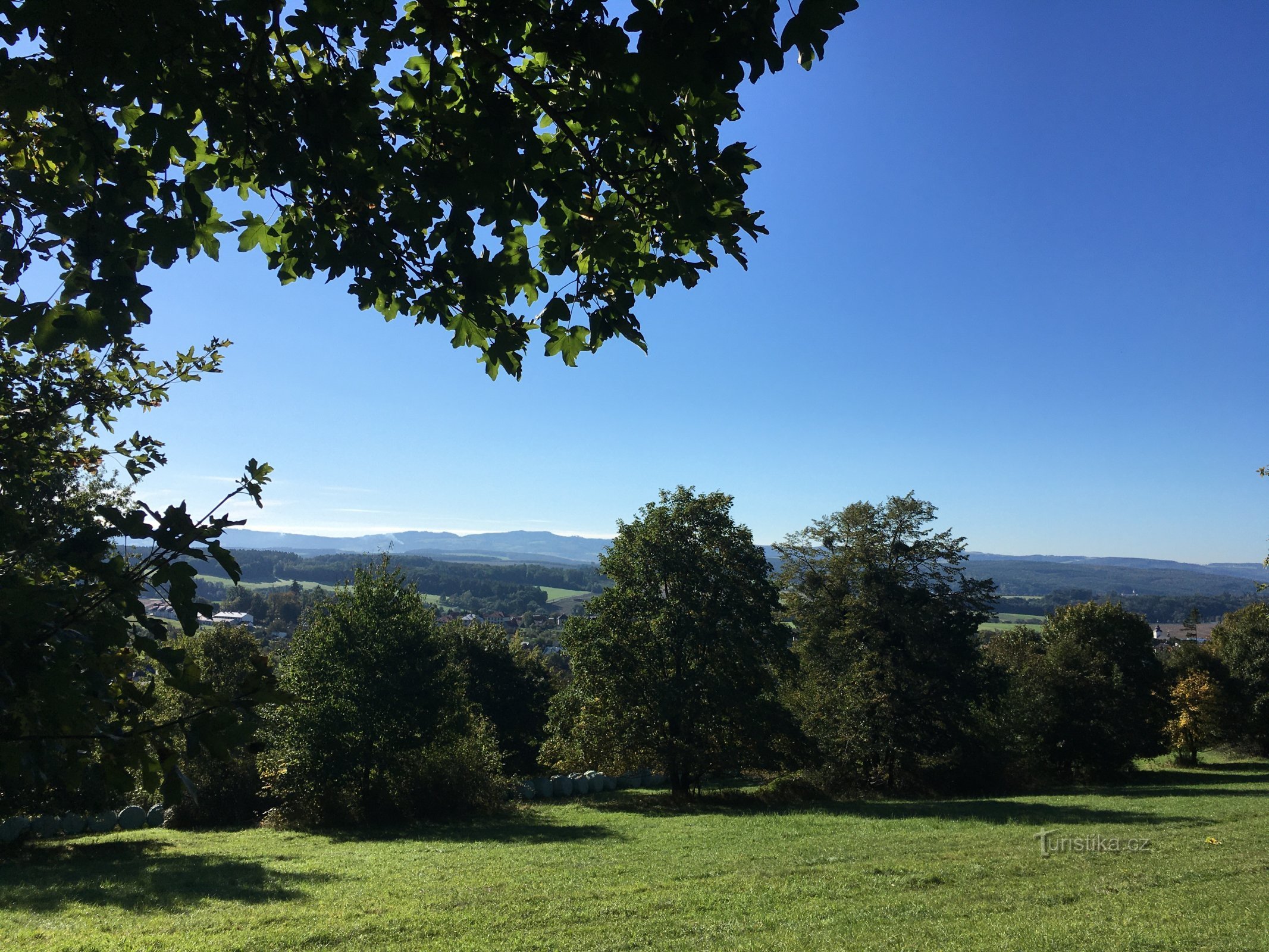 Auf dem Weg zu den Ruinen der Burg Lukov