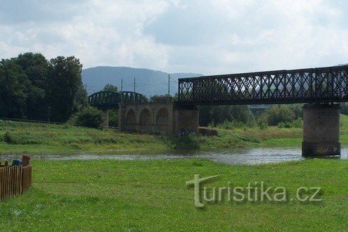 W drodze z muzeum – most kolejowy
