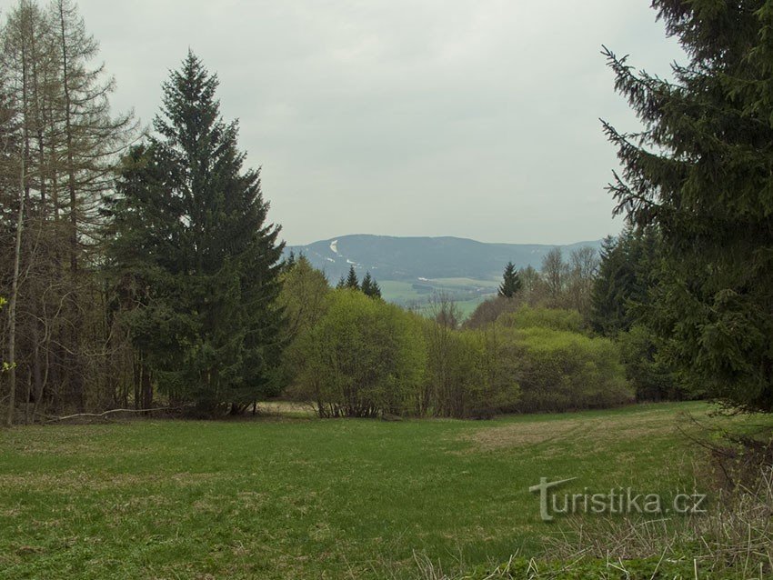 Sur le chemin, une vue de Buková hora