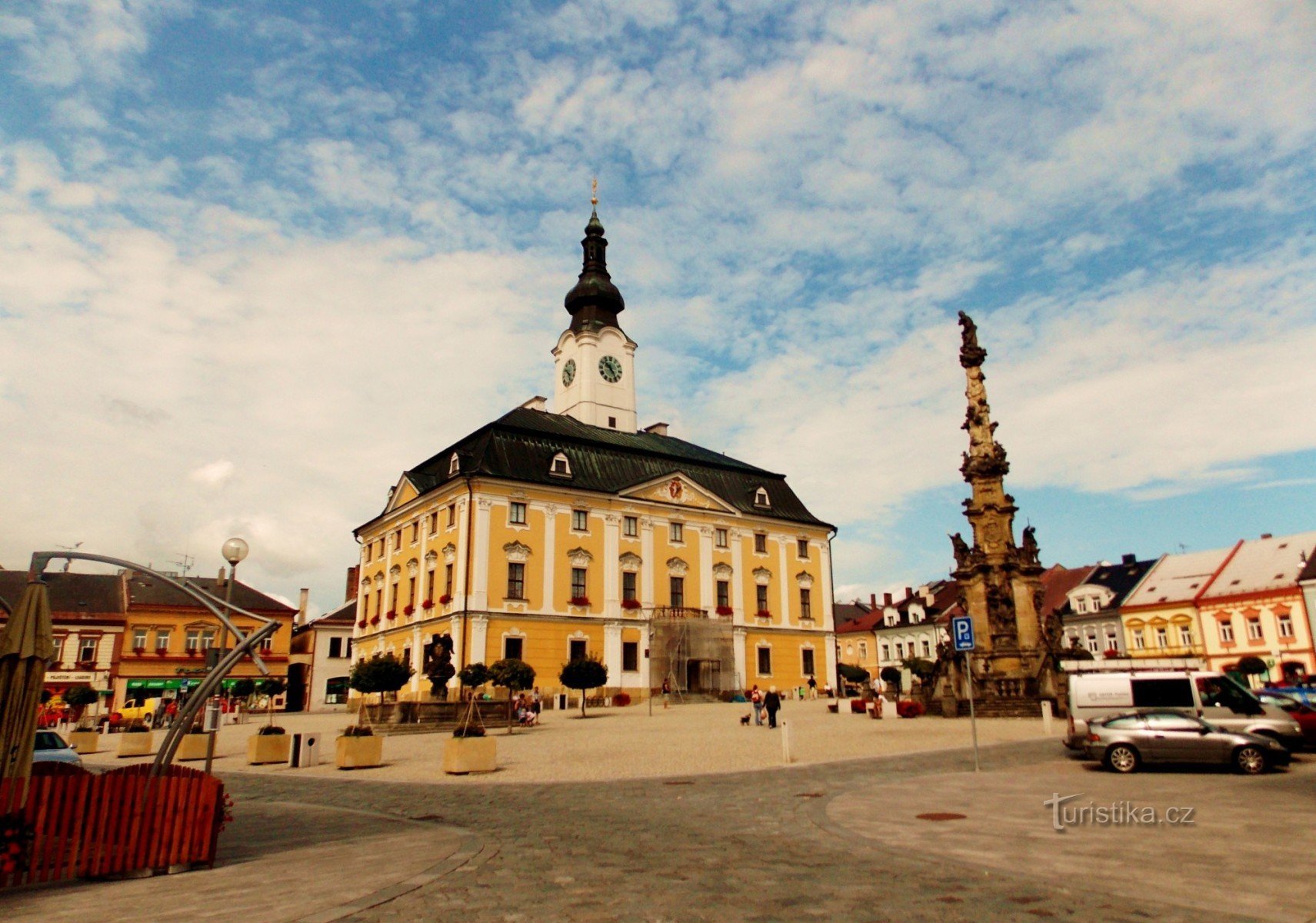 Drogi w górach - miasto Polička