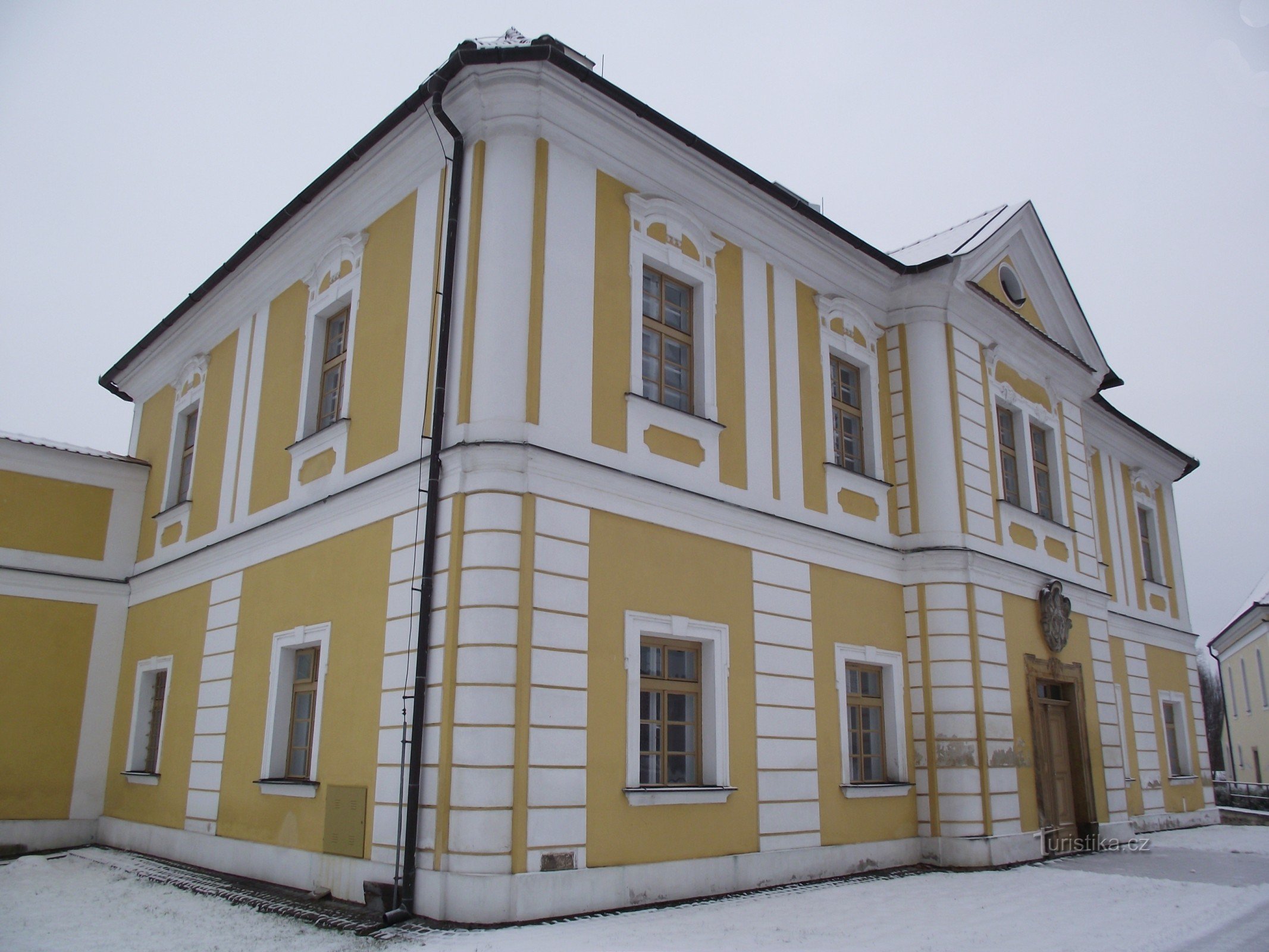 Cetkovice – kastélynak nevezett paplak (vagy paplakként szolgáló barokk kastély?)
