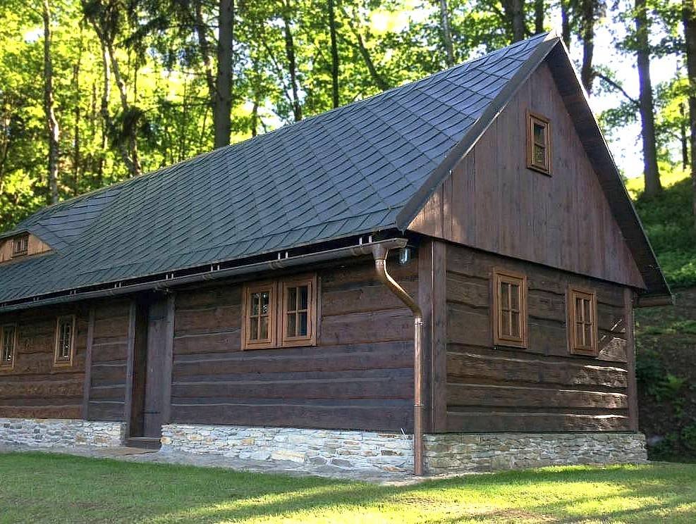 Chaloupka na Novém Hrádku v lese