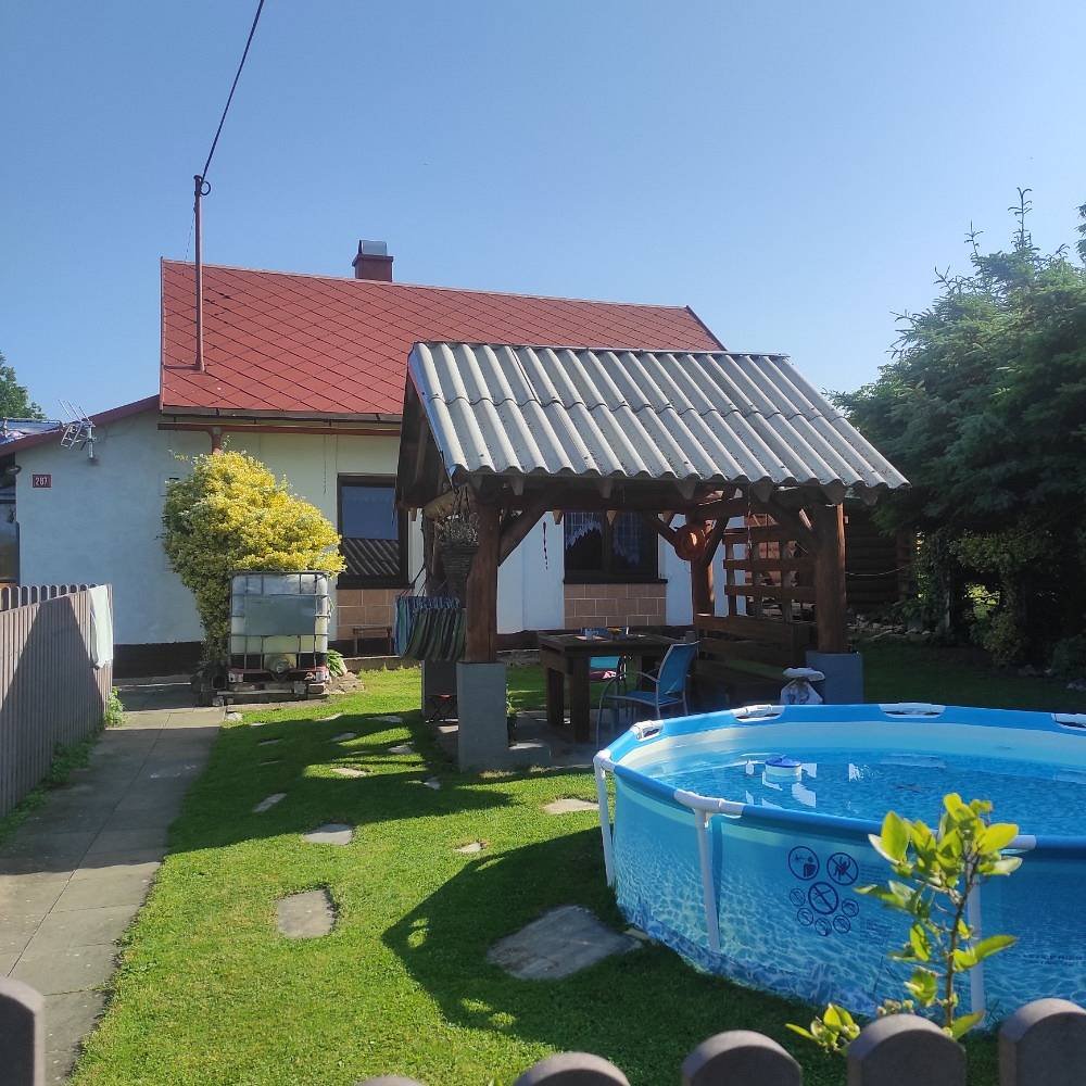 Chaloupka na samotě s bazénem