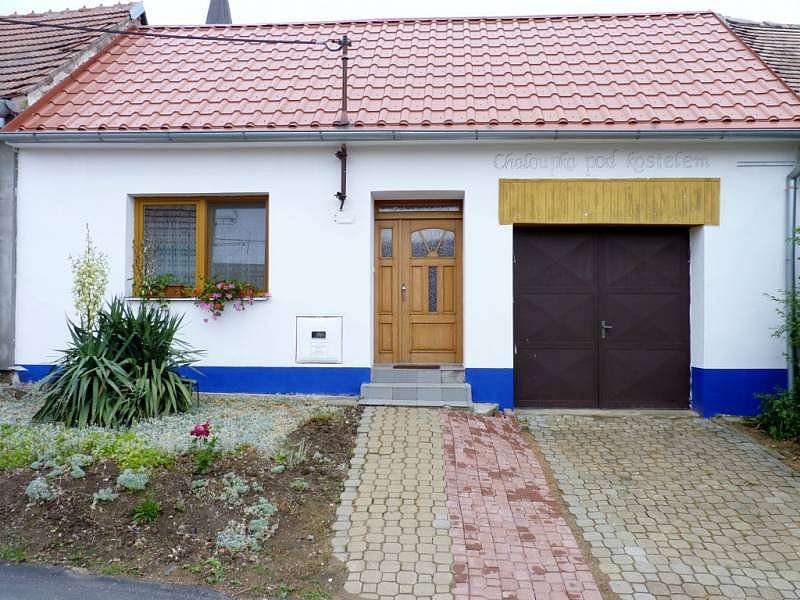 Cottage under the church - front view