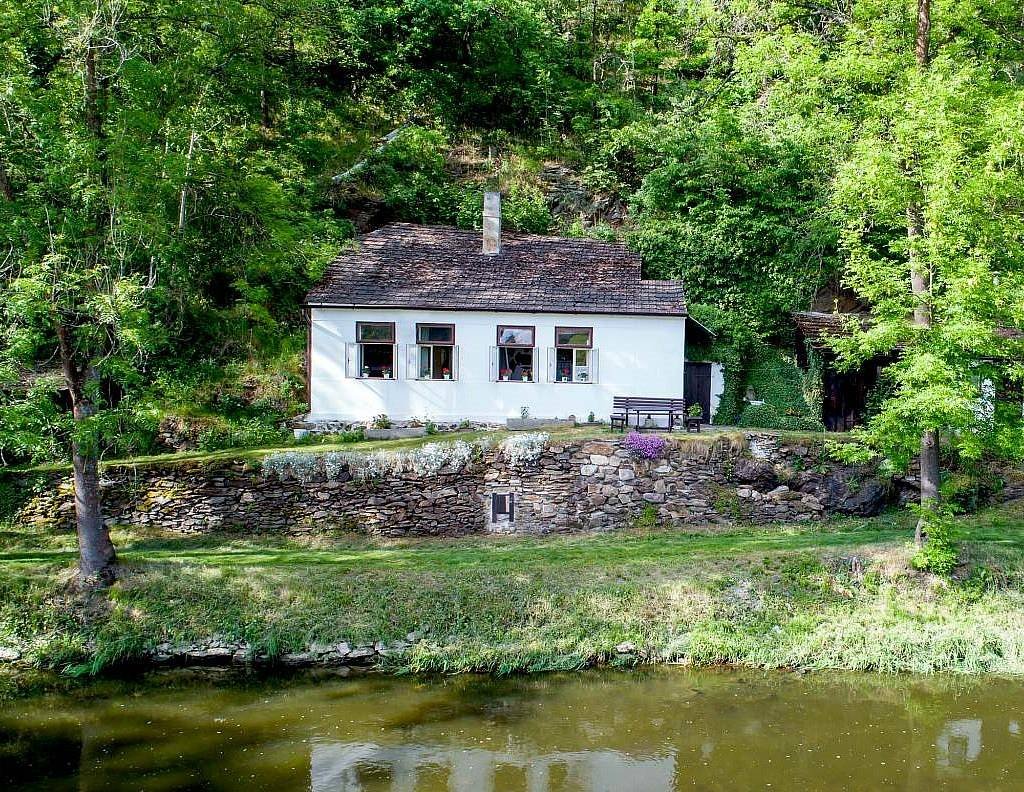 Cottage Rybovka - từ bờ đối diện của Nežárka