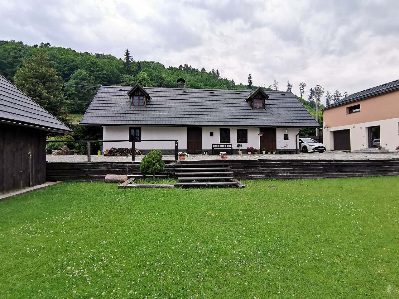 Cottage with courtyard and garden - Palkovice