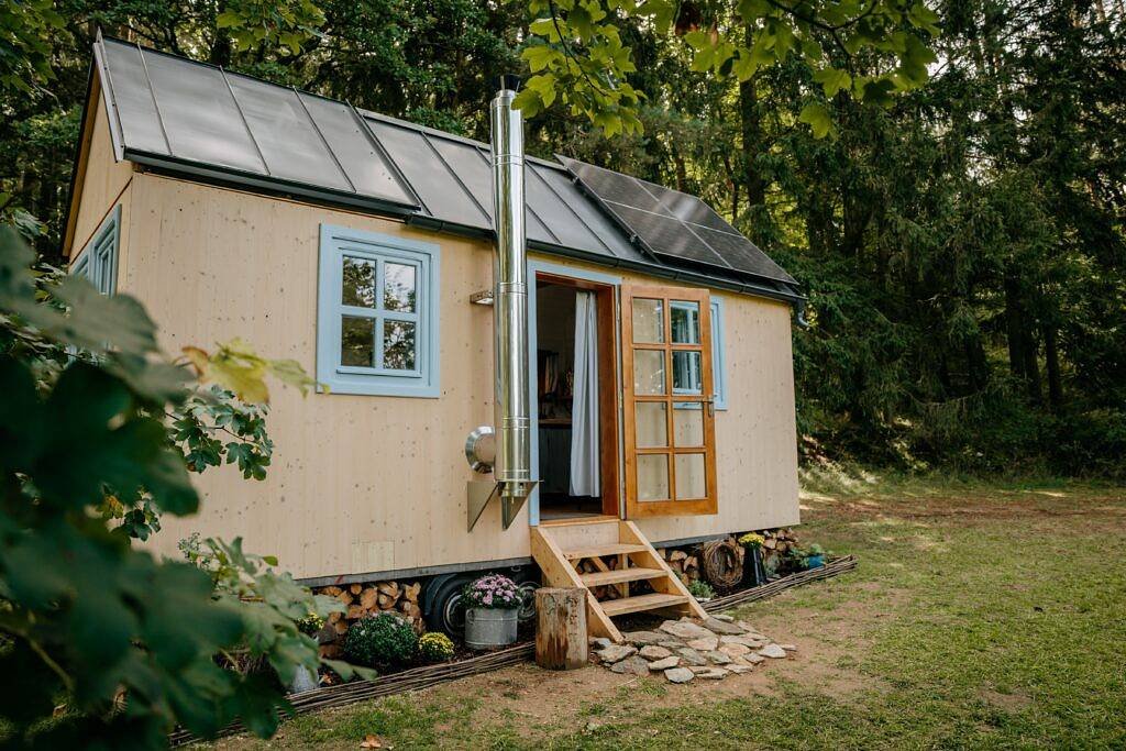 Chaloupka s odklápěcí střechou