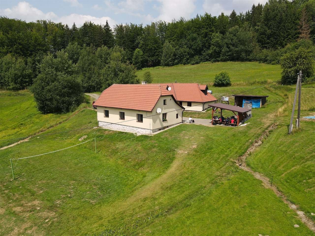 Huisje en omgeving