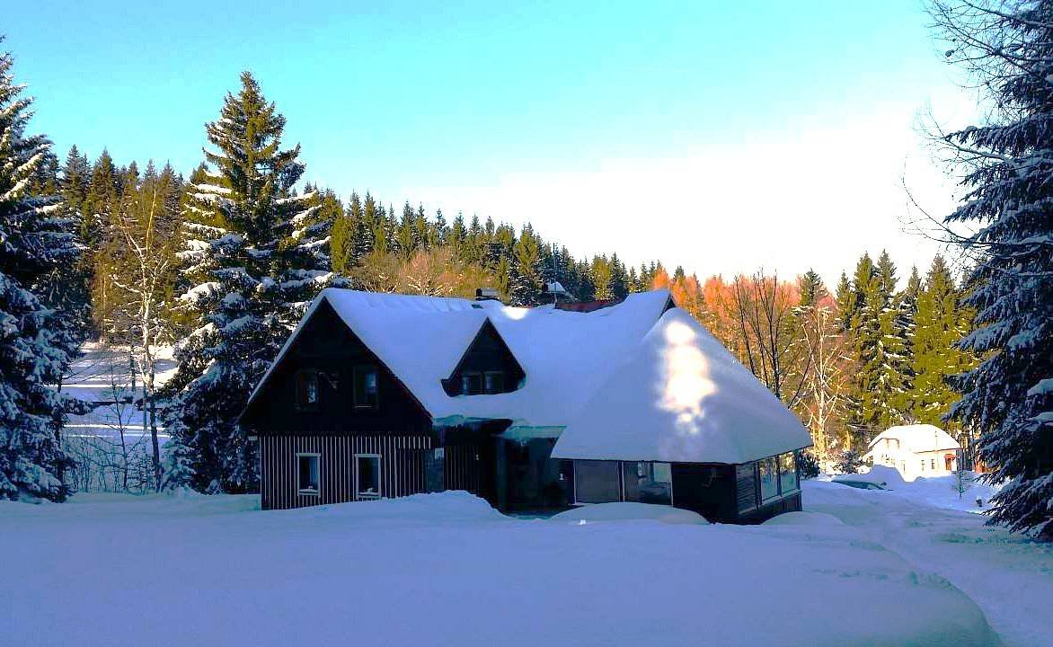 Chalupa Jelenka - pohled ze severu