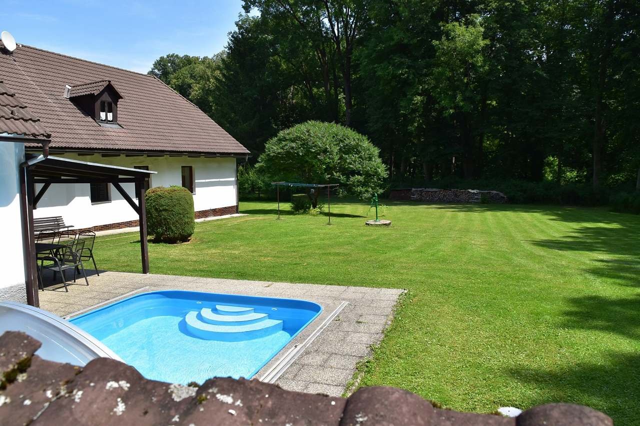 Cottage te huur met zwembad in Libějovice
