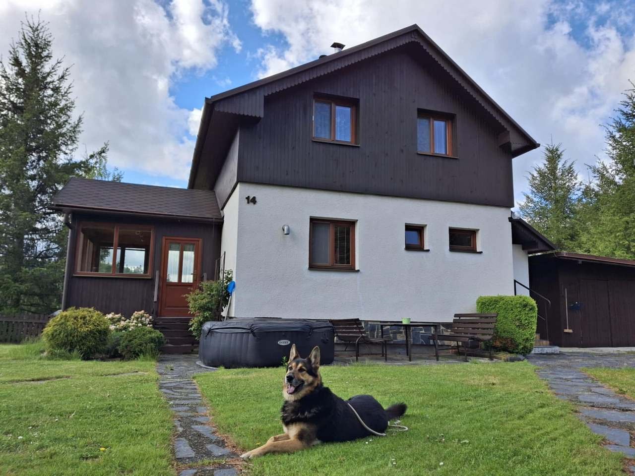 Chalupa na břidlicovém vrchu