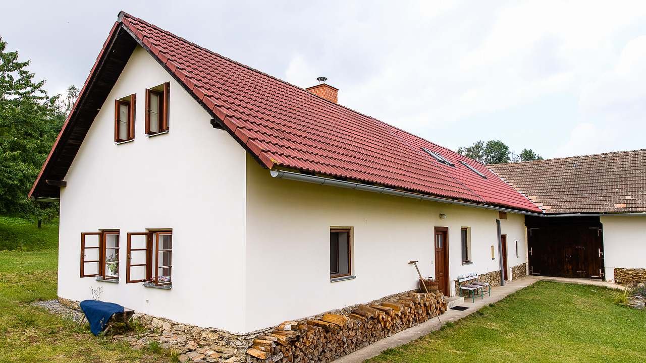 Cottage in the garden of Stupčice