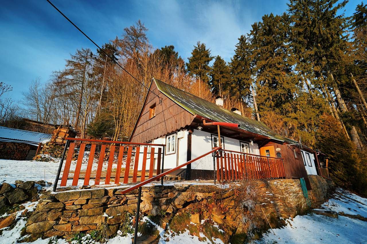 Ngôi nhà nhỏ dưới rừng Mladkov