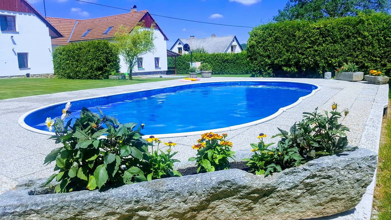Ferienhaus mit Pool zu vermieten Budilov