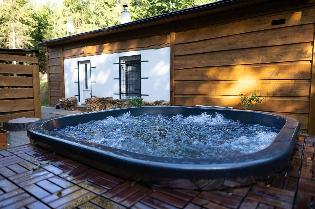 Chalupa s vířivkou