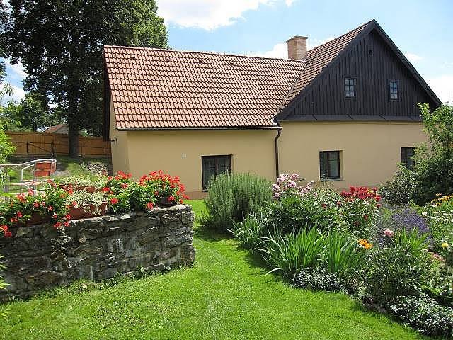 Sommerhus med have