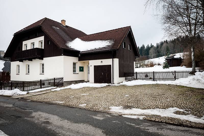 Hütte Strážný - Parkplatz + Hütte