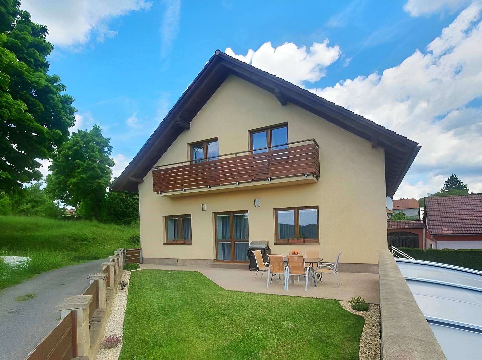 Chalupa u Ferdy s bazénem a zahradou