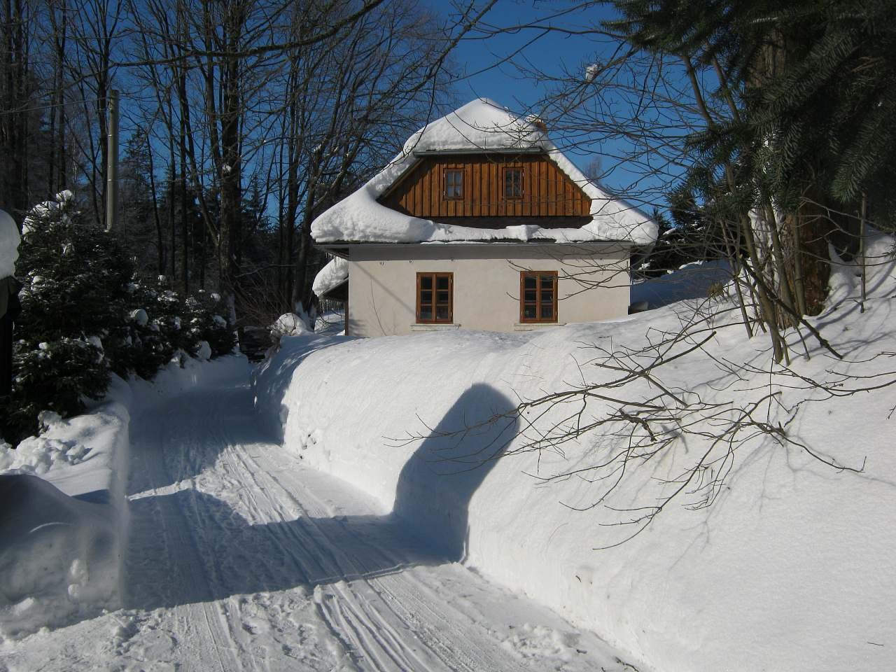 Sommerhus U Sluníček om vinteren