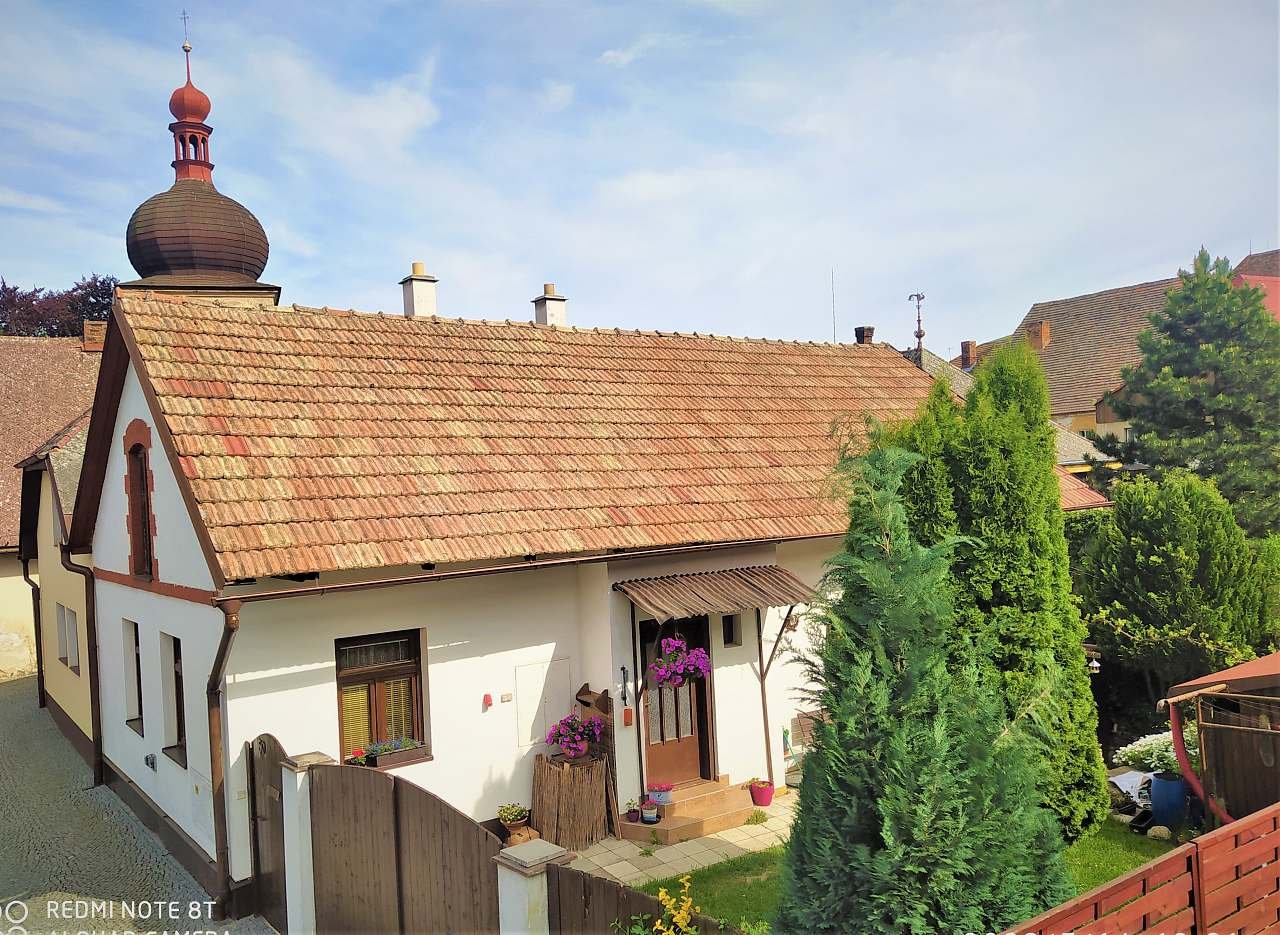 En stuga nära slottet i Opočné