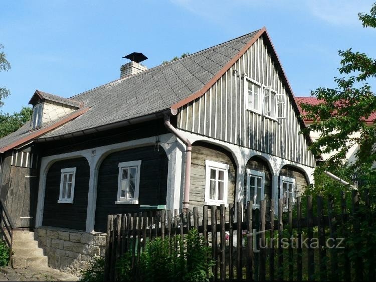 Cottage from the 19th century