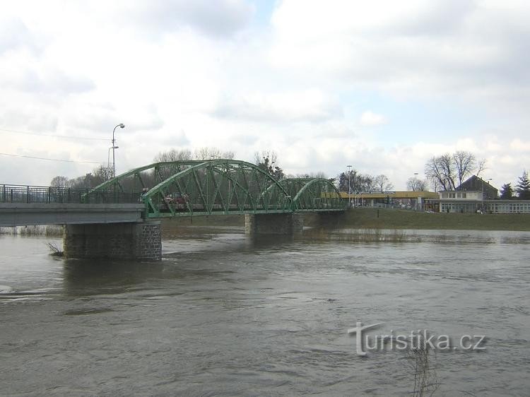 Chalupki - státní hranice, most přes řeku Odru