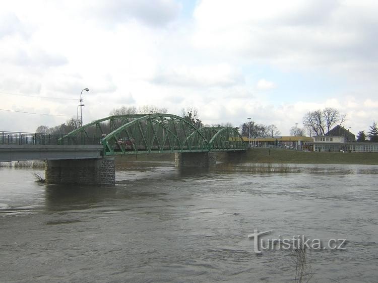 Chalupki - state border, bridge over the Odra River