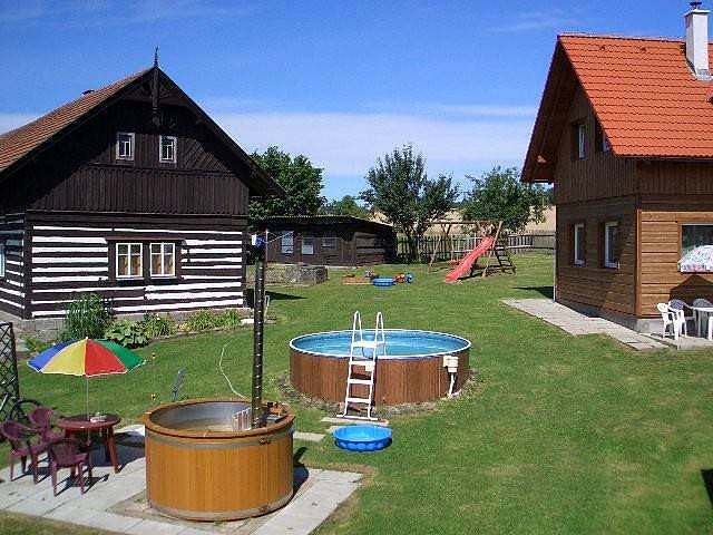 Chalupy Libošovice - Barril de banho com piscina