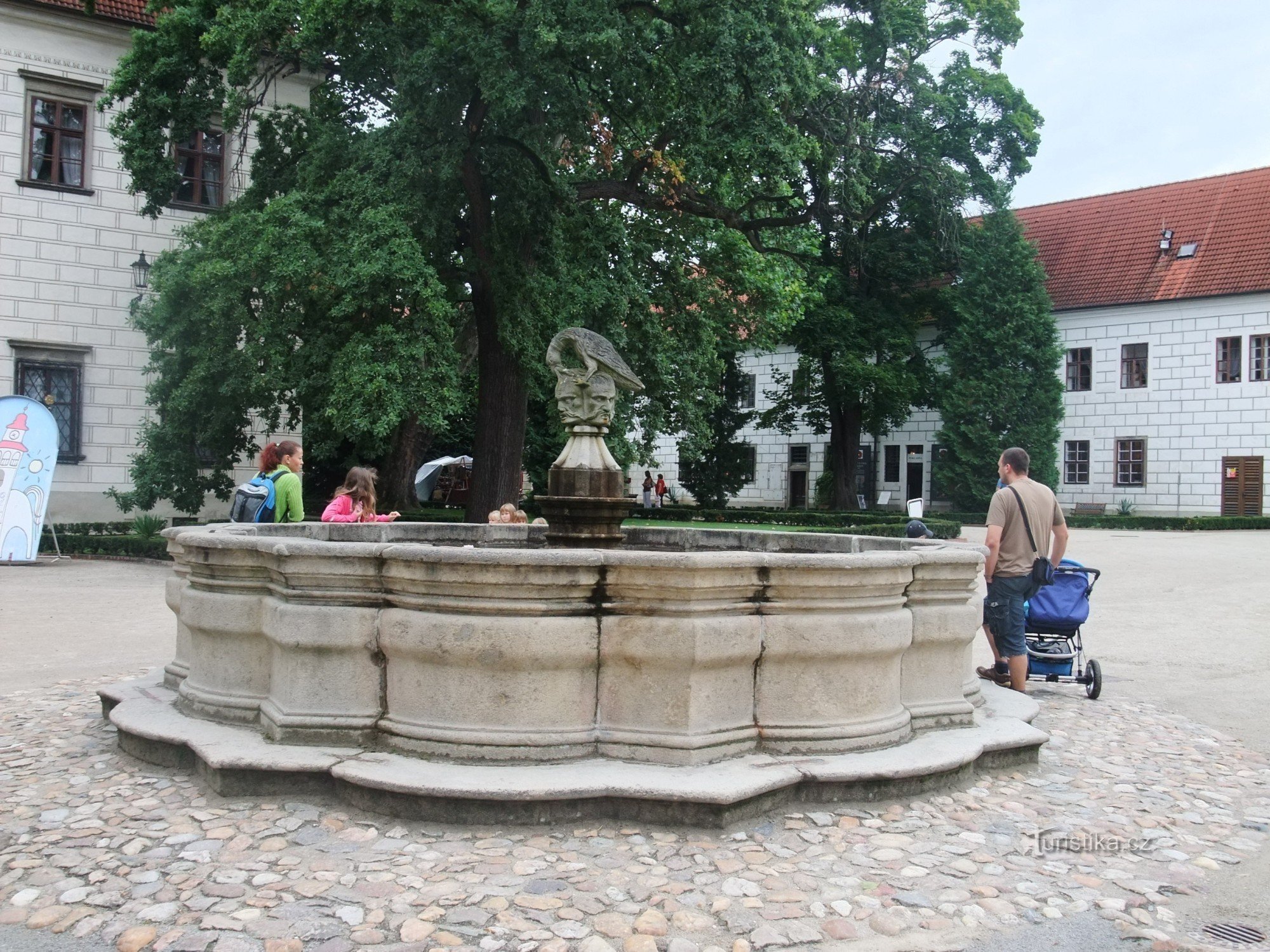 Der charakteristische Schwarzenberg-Brunnen