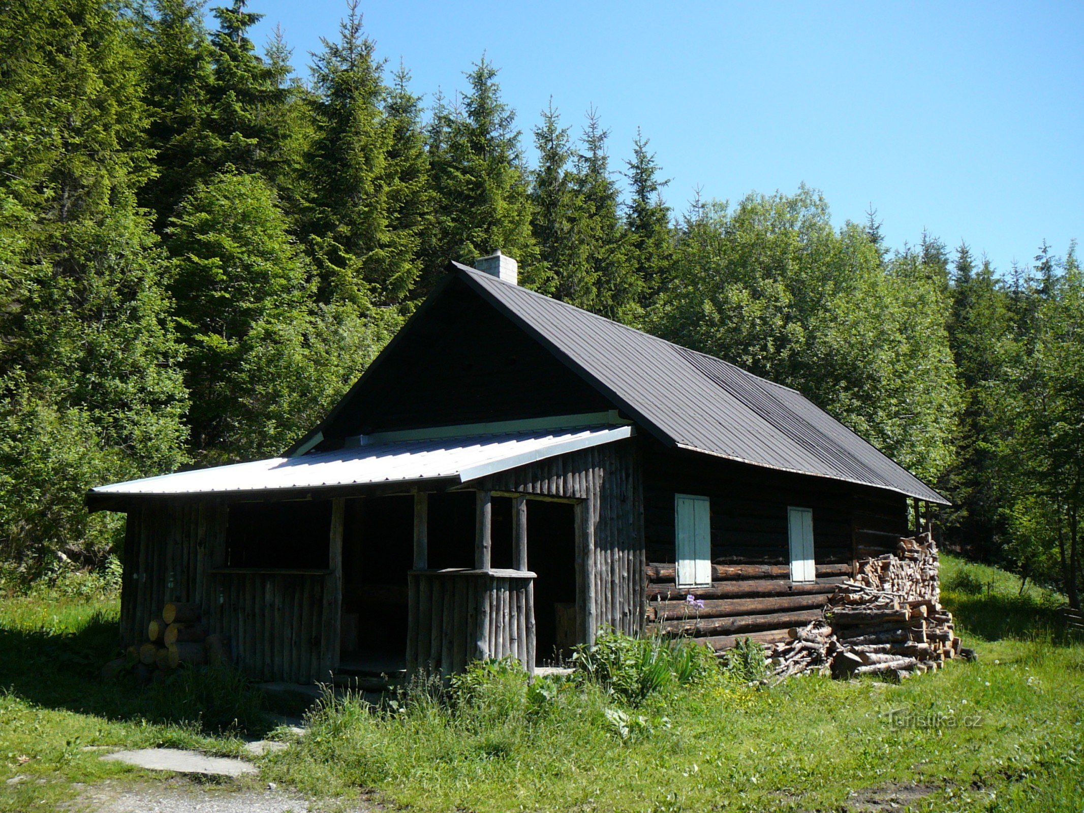 Hütte Česnačka in Ropičné