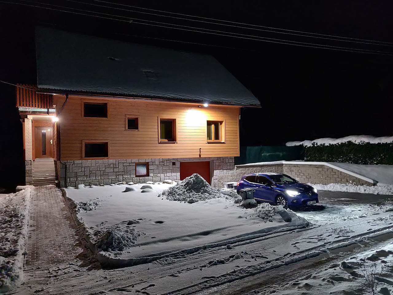 Cottage Vier Jahreszeiten im Winter bei Nacht