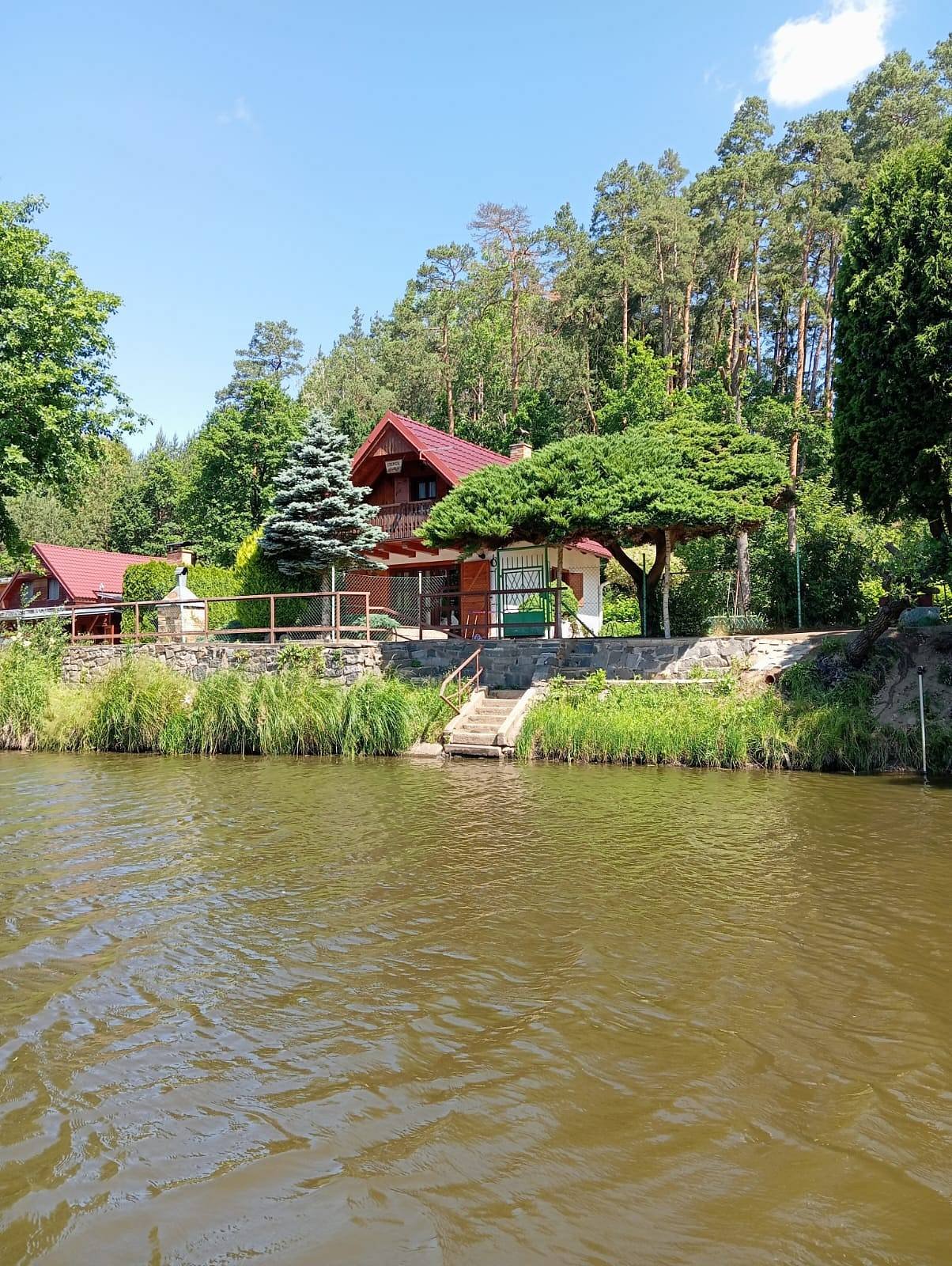 Chata Eva na břehu Lužnice