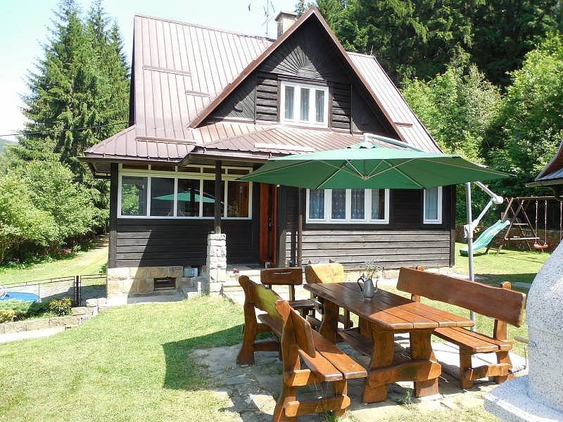 Cottage Horni Becva mit Gartensitzgruppe und Kamin