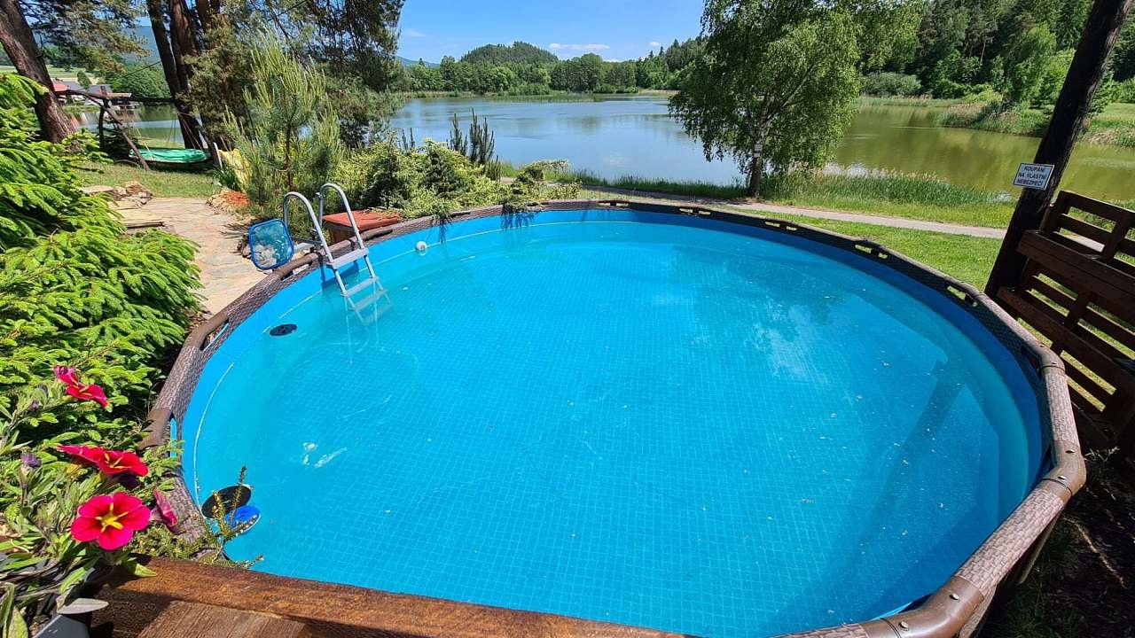 Cottage for rent with swimming pool Chrastenský rybník