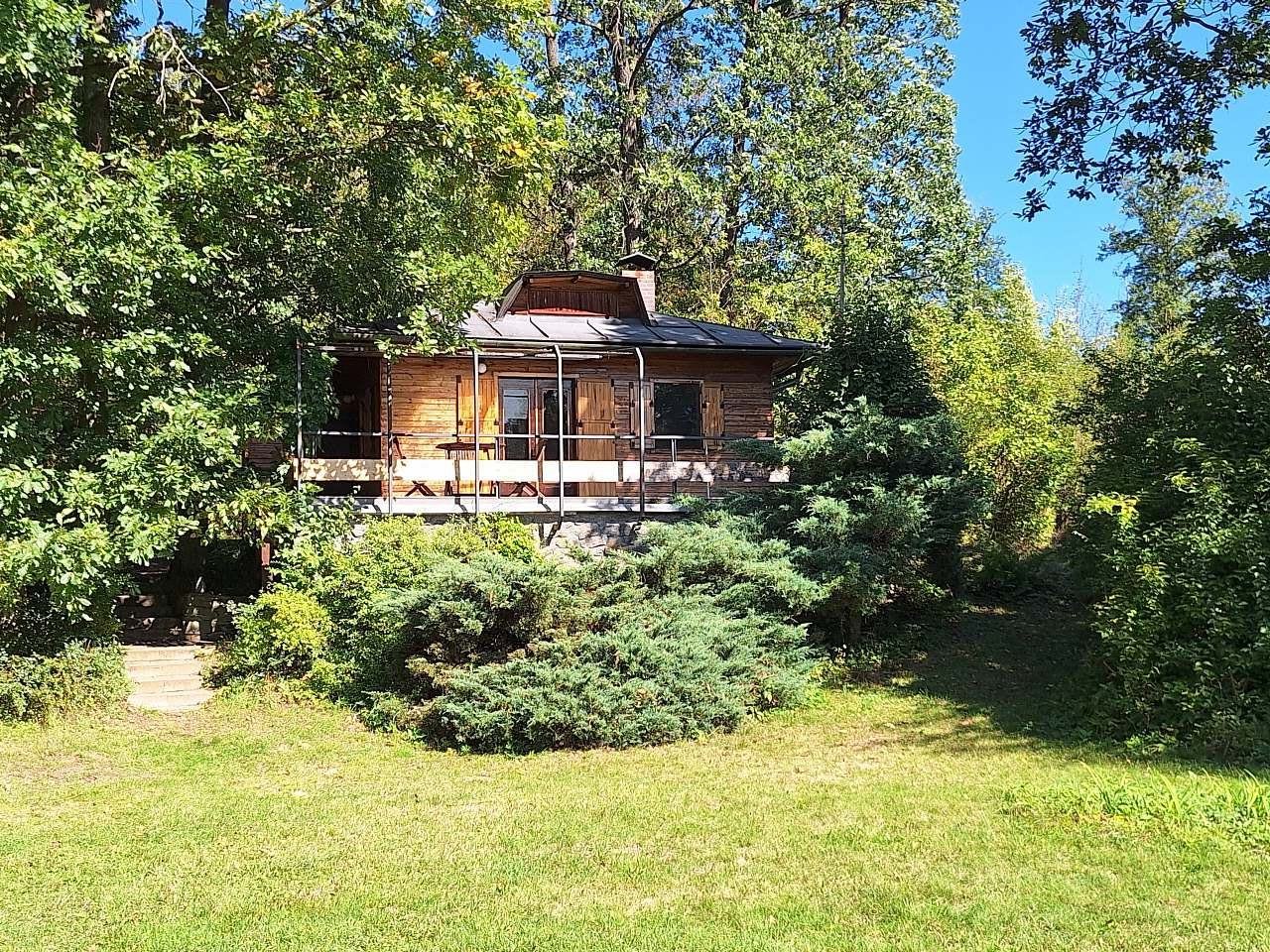 Chata Na samotě u lesa a řeky