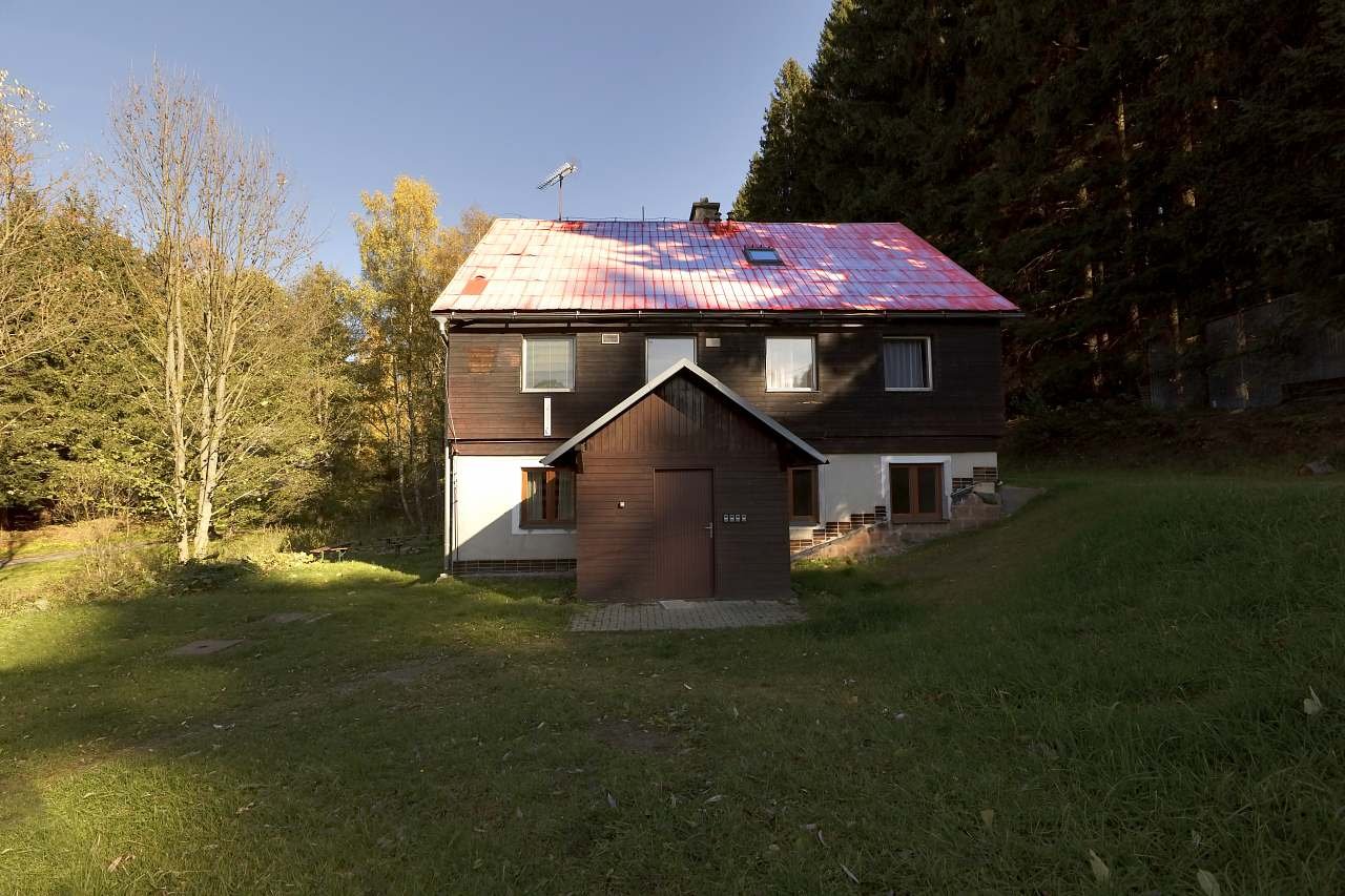 Chalet sur les pentes - entrée - vue de face