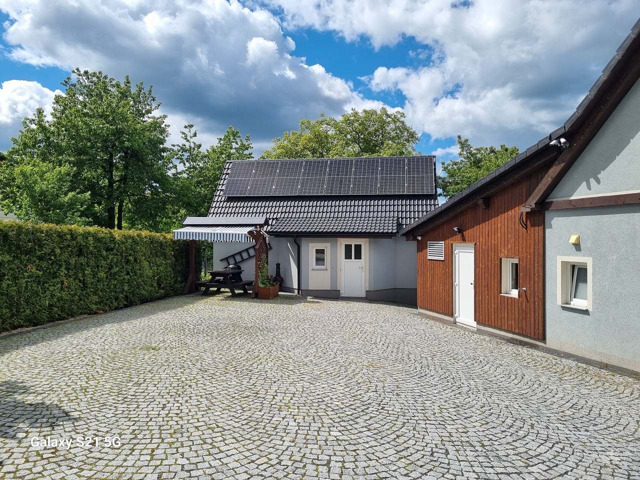 Chata_pohled od brány