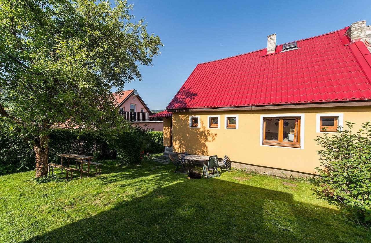 huisje Přední Vytoň - uitzicht vanuit de tuin